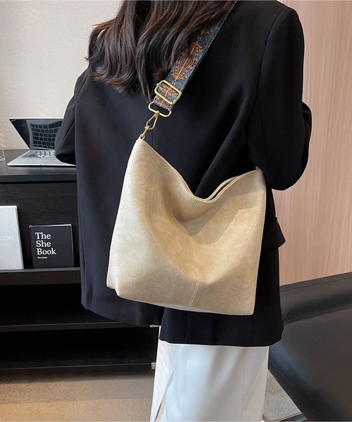 LOPASS(ロパス)の「スクエアショルダーバッグ(ショルダーバッグ・レディース・ブラック/ベージュ/ブラウン/グリーン・FREE)」の3枚目の写真