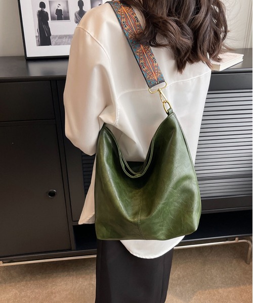 LOPASS(ロパス)の「スクエアショルダーバッグ(ショルダーバッグ・レディース・ブラック/ベージュ/ブラウン/グリーン・FREE)」の4枚目の写真