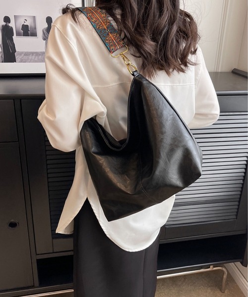 LOPASS(ロパス)の「スクエアショルダーバッグ(ショルダーバッグ・レディース・ブラック/ベージュ/ブラウン/グリーン・FREE)」の2枚目の写真