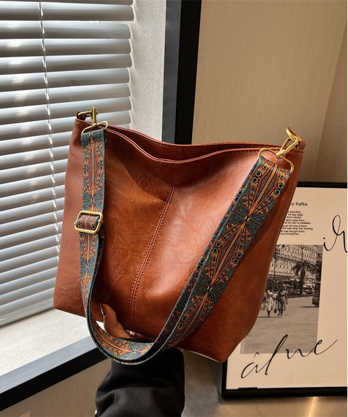 LOPASS(ロパス)の「スクエアショルダーバッグ(ショルダーバッグ・レディース・ブラック/ベージュ/ブラウン/グリーン・FREE)」の20枚目の写真