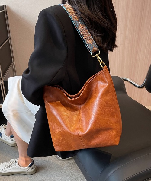 LOPASS(ロパス)の「スクエアショルダーバッグ(ショルダーバッグ・レディース・ブラック/ベージュ/ブラウン/グリーン・FREE)」の5枚目の写真