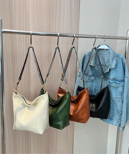 LOPASS(ロパス)の「スクエアショルダーバッグ(ショルダーバッグ・レディース・ブラック/ベージュ/ブラウン/グリーン・FREE)」の11枚目の写真