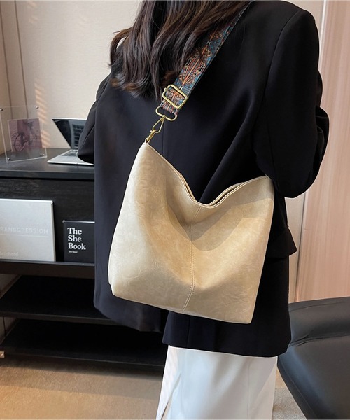 LOPASS(ロパス)の「スクエアショルダーバッグ(ショルダーバッグ・レディース・ブラック/ベージュ/ブラウン/グリーン・FREE)」の7枚目の写真