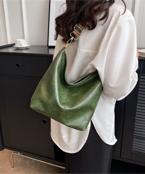 LOPASS(ロパス)の「スクエアショルダーバッグ(ショルダーバッグ・レディース・ブラック/ベージュ/ブラウン/グリーン・FREE)」の19枚目の写真