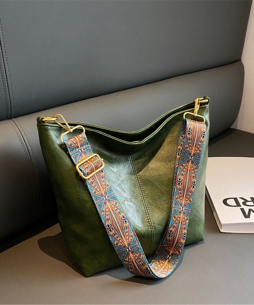 LOPASS(ロパス)の「スクエアショルダーバッグ(ショルダーバッグ・レディース・ブラック/ベージュ/ブラウン/グリーン・FREE)」の18枚目の写真