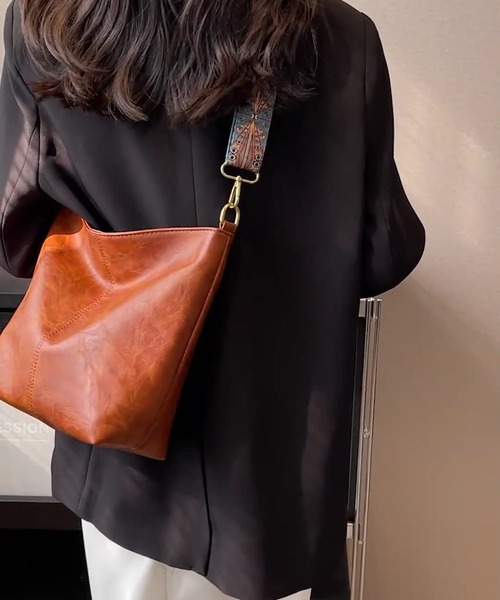 LOPASS(ロパス)の「スクエアショルダーバッグ(ショルダーバッグ・レディース・ブラック/ベージュ/ブラウン/グリーン・FREE)」の8枚目の写真