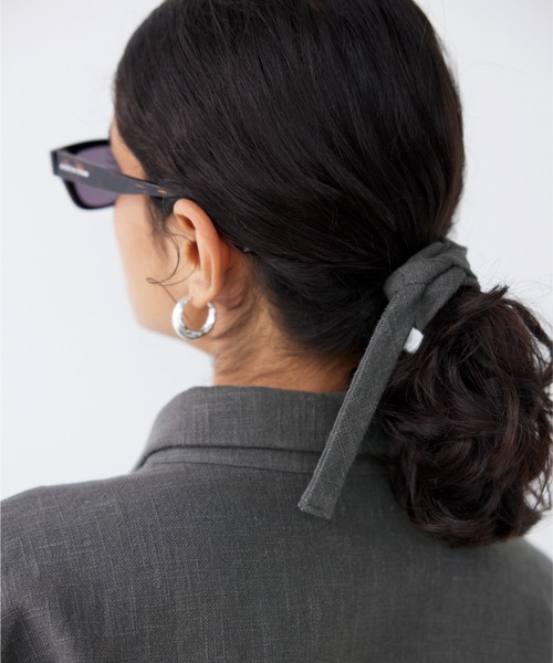 ALEXIA STAM（アリシアスタン）の「Linen Cropped Shirt /リネンシャツ＋ヘアロープ（シャツ/ブラウス・レディース・ベージュ/チャコールグレー・FREE）」の8枚目の写真