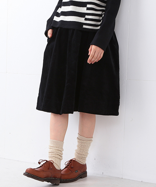 BEAMS BOY（ビームスボーイ）の「BEAMS BOY / 太コード ギャザースカート（スカート・レディース・ブラック/ベージュ・ONE SIZE）」の2枚目の写真