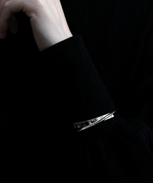 YArKA（ヤーカ）の「【YArKA/ヤーカ】triangle and flat line crossing bangle [crube qe] / 立体交差バングル（バングル/リストバンド）」