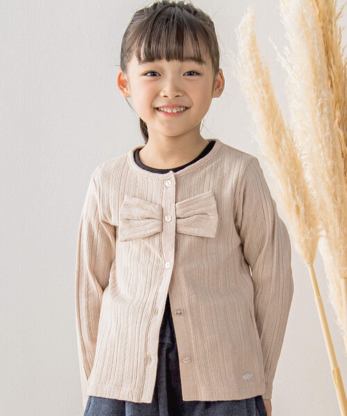 BeBe Petits Pois Vert(ベベプチポワヴェール)の「【店舗限定】ニット風リボンカーディガン(95~150cm)(カーディガン/ボレロ・キッズ・ブラック/ベージュ・120cm/130cm/95cm/110cm/100cm/140cm/150cm)」の2枚目の写真