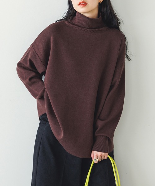 hunch(ハンチ)の「【静電気防止】やわもちヤーン 前後2WAY裾スリットハイネックニット(ニット/セーター・レディース・オフホワイト/ブラック/ダークグリーン/ブラウン/ロイヤルブルー/レッド/ホワイト/マスタード/グレイッシュベージュ・FREE)」の4枚目の写真