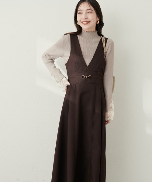 natural couture(ナチュラルクチュール)の「ビットベルト付きVネックジャンスカ(ジャンパースカート・レディース・その他1/ベージュ/ブラック/その他2/ブラウン・FREE)」の3枚目の写真