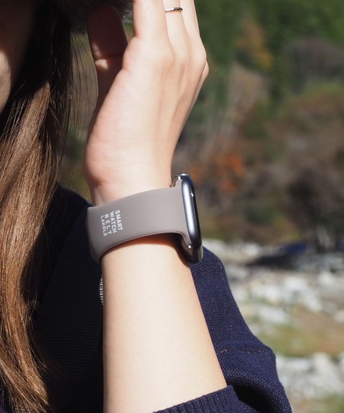 LAKOLE（ラコレ）の「AppleWatchベルト[シリコン] / 990196（デジタル腕時計・レディース・チャコール/レッド/ベージュ/ブルー/アイボリー・X-SMALL/SMALL）」の2枚目の写真