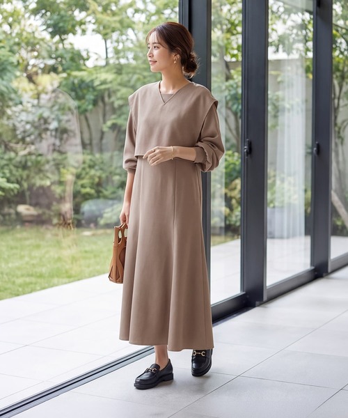 STYLE DELI(スタイルデリ)の「【LUXE】ベスト付きマーメイドラインワンピース(ワンピース・レディース・グレー/ライトブラウン・01/02)」の17枚目の写真