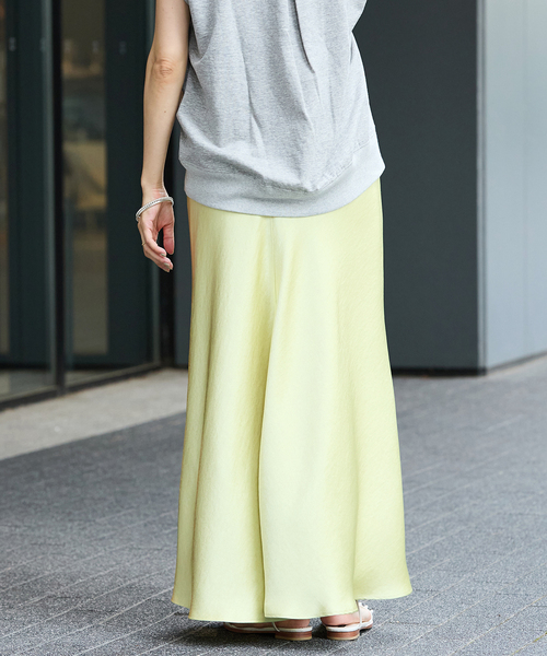 IENA(イエナ)の「サテンバイヤススカート(スカート・レディース・ホワイト/ネイビー/グリーン系その他・34/38/36)」の4枚目の写真