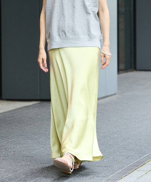 IENA(イエナ)の「サテンバイヤススカート(スカート・レディース・ホワイト/ネイビー/グリーン系その他・34/38/36)」の5枚目の写真