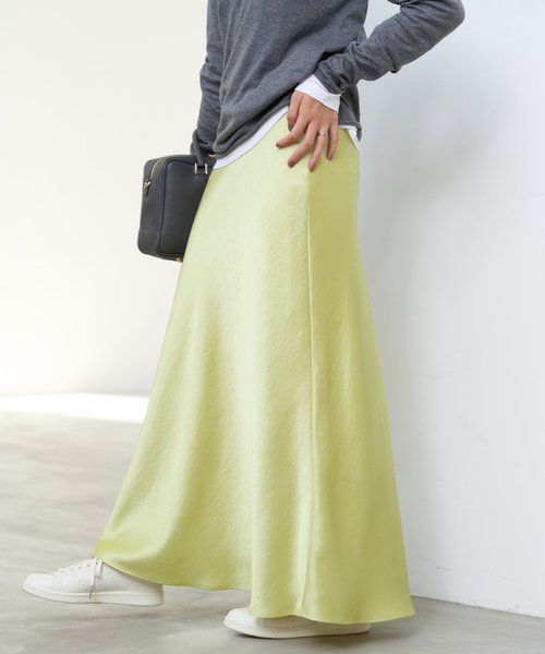 IENA(イエナ)の「サテンバイヤススカート(スカート・レディース・ホワイト/ネイビー/グリーン系その他・34/38/36)」の12枚目の写真