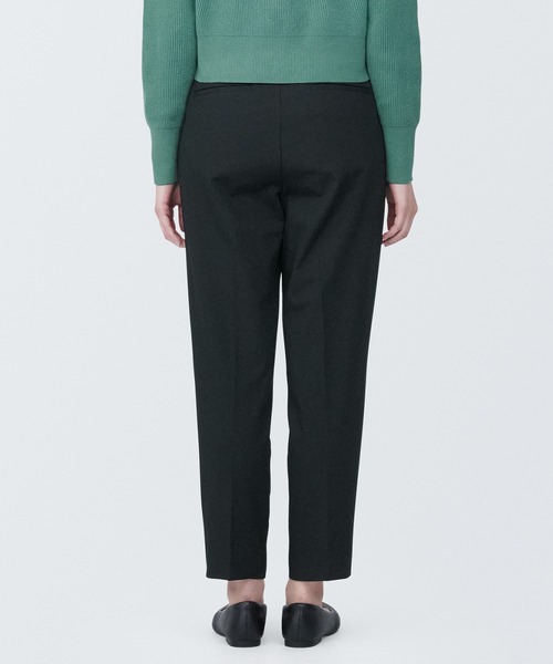 無印良品(ムジルシリョウヒン)の「婦人 シワになりにくいタックテーパードパンツ(その他パンツ・レディース・ダークグレー/ネイビー/ライトベージュ/ブラック・L/M/S/XS/XL)」の20枚目の写真