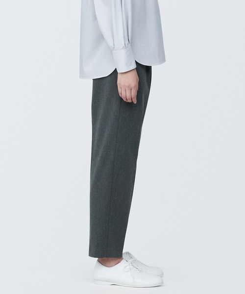 無印良品(ムジルシリョウヒン)の「婦人 シワになりにくいタックテーパードパンツ(その他パンツ・レディース・ダークグレー/ネイビー/ライトベージュ/ブラック・L/M/S/XS/XL)」の15枚目の写真