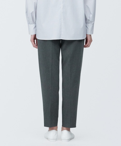 無印良品(ムジルシリョウヒン)の「婦人 シワになりにくいタックテーパードパンツ(その他パンツ・レディース・ダークグレー/ネイビー/ライトベージュ/ブラック・L/M/S/XS/XL)」の16枚目の写真