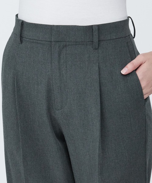 無印良品(ムジルシリョウヒン)の「婦人 シワになりにくいタックテーパードパンツ(その他パンツ・レディース・ダークグレー/ネイビー/ライトベージュ/ブラック・L/M/S/XS/XL)」の17枚目の写真