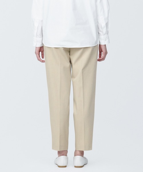 無印良品(ムジルシリョウヒン)の「婦人 シワになりにくいタックテーパードパンツ(その他パンツ・レディース・ダークグレー/ネイビー/ライトベージュ/ブラック・L/M/S/XS/XL)」の12枚目の写真