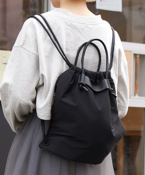 w closet(ダブルクローゼット)の「【2WAY】ナップサック(バックパック/リュック・レディース・ブラック/カーキ/シルバー・FREE)」の2枚目の写真