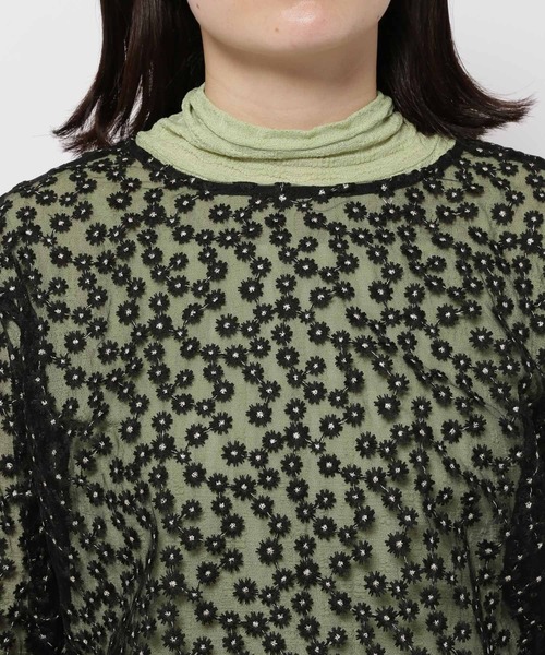 niko and（ニコアンド）の「2WAYフラワーオーガンジプルオーバー（T