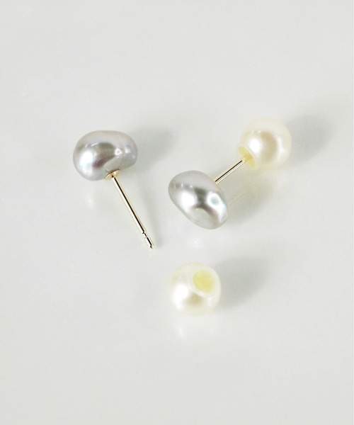 anq.(アンク)の「「anq.」K10・2Way ダブル 淡水パールキャッチ ピアス(ピアス(両耳用)・レディース・ホワイト/グレー・ONE SIZE)」の7枚目の写真
