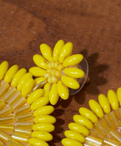 CIAOPANIC（チャオパニック）の「【Aguni/アグニ】フラワーモチーフビーズピアス（ピアス（両耳用）・レディース・イエロー・FREE）」の4枚目の写真