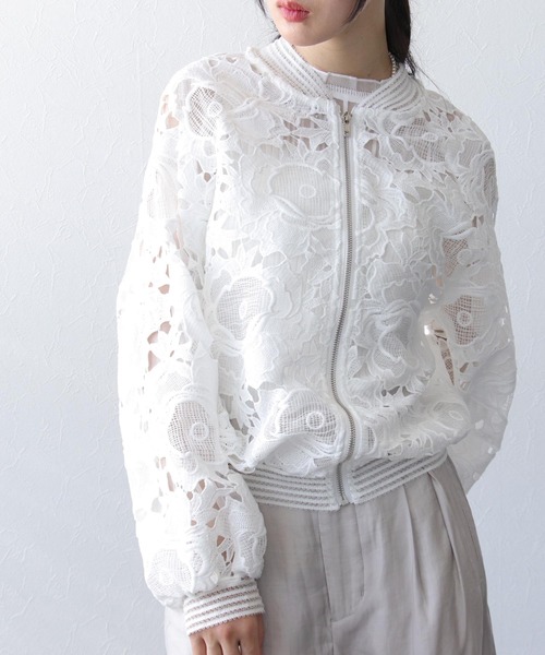 Three Four Time（ｽﾘｰﾌｫｰﾀｲﾑ）の「リブストライプレースブルゾン（ブルゾン・レディース・ブラック/アイボリー・FREE）」の5枚目の写真