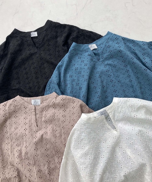 AS KNOW AS plus（アズノゥアズプラス）の「◎スキッパー刺繍半袖ブラウス（Tシャツ/カットソー・レディース・グレイッシュベージュ/ブラック/オフホワイト/ダークブルー・FREE）」の22枚目の写真