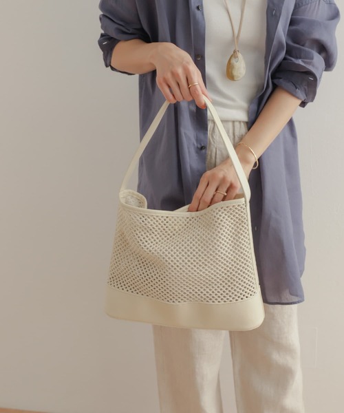 URBAN RESEARCH DOORS（アーバンリサーチドアーズ）の「メッシュワンショルダーバッグ（ショルダーバッグ・レディース・ベージュ/アイボリー・-）」の4枚目の写真
