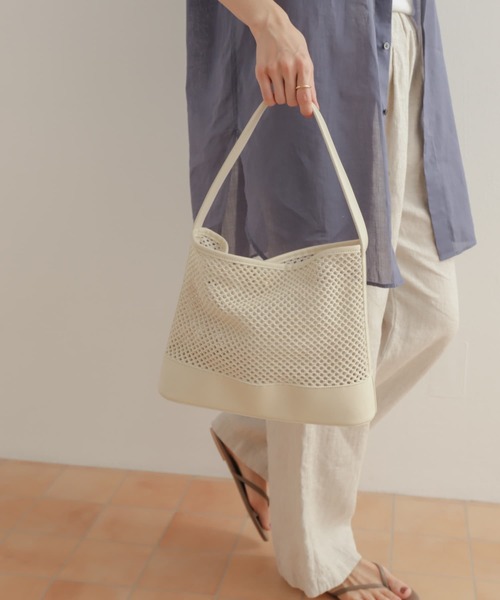 URBAN RESEARCH DOORS（アーバンリサーチドアーズ）の「メッシュワンショルダーバッグ（ショルダーバッグ・レディース・ベージュ/アイボリー・-）」の3枚目の写真