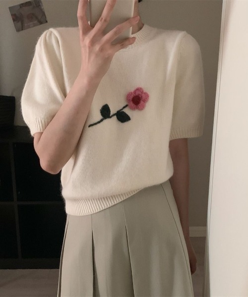 Achic(アシック)の「花モチーフプルオーバーニット(ニット/セーター・レディース・ピンク/アイボリー・M)」の1枚目の写真