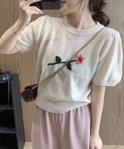 Achic(アシック)の「花モチーフプルオーバーニット(ニット/セーター・レディース・ピンク/アイボリー・M)」の4枚目の写真