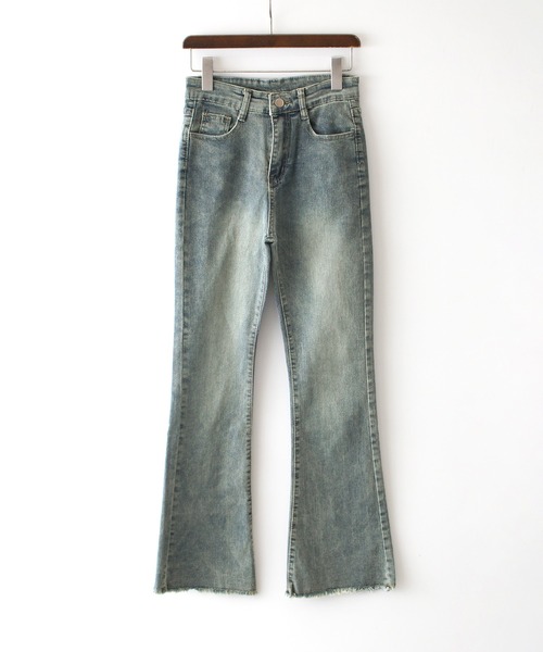 SpRay（スプレイ）の「【履き心地×脚長効果】軽やかすそフリンジストレッチデニムフレアパンツ（デニムパンツ・レディース・サックスブルー/グレー/ブルー/チャコールグレー/ブルー系その他・SMALL/MEDIUM/LARGE）」の18枚目の写真