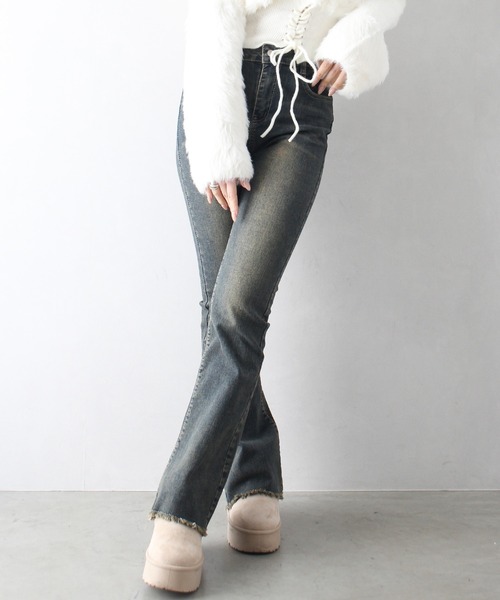 フレアデニム　白 グアピよりイカす セール】【履き心地×脚長効果】軽やかすそフリンジストレッチデニム