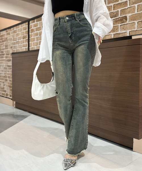 SpRay（スプレイ）の「【履き心地×脚長効果】軽やかすそフリンジストレッチデニムフレアパンツ（デニムパンツ・レディース・サックスブルー/グレー/ブルー/チャコールグレー/ブルー系その他・SMALL/MEDIUM/LARGE）」の11枚目の写真