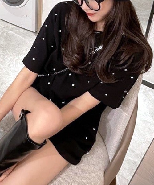 SHEENA（シーナ）の「ビジューオーバーサイズＴシャツ（Tシャツ/カットソー・レディース・ホワイト/ブラック・M）」の2枚目の写真