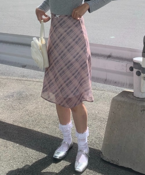 suzie angel(スージー エンジェル)の「ミドル丈 チェックスカート(スカート・レディース・ベージュ・M)」の6枚目の写真