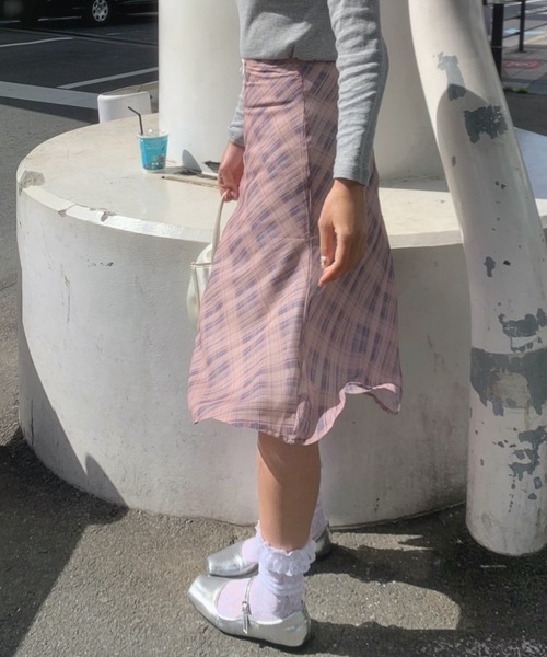 suzie angel(スージー エンジェル)の「ミドル丈 チェックスカート(スカート・レディース・ベージュ・M)」の2枚目の写真
