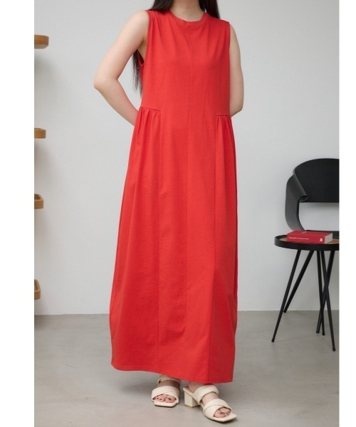 AZUL by moussy（アズールバイマウジー）の「サイドギャザーカットコクーンワンピース（ワンピース・レディース・ブラック/レッド/アイボリー・SMALL/MEDIUM）」の3枚目の写真