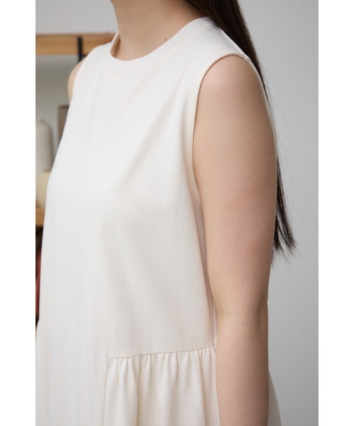 AZUL by moussy（アズールバイマウジー）の「サイドギャザーカットコクーンワンピース（ワンピース・レディース・ブラック/レッド/アイボリー・SMALL/MEDIUM）」の11枚目の写真