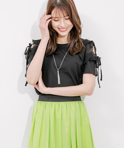 Jayro(ジャイロ)の「肩あきプリーツフリルプルオーバー(Tシャツ/カットソー・レディース・チャコールグレー/ブラック/ホワイト系その他・M)」の3枚目の写真