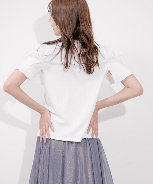 Jayro(ジャイロ)の「肩あきプリーツフリルプルオーバー(Tシャツ/カットソー・レディース・チャコールグレー/ブラック/ホワイト系その他・M)」の5枚目の写真