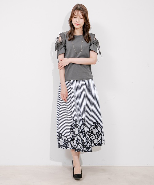 Jayro(ジャイロ)の「肩あきプリーツフリルプルオーバー(Tシャツ/カットソー・レディース・チャコールグレー/ブラック/ホワイト系その他・M)」の16枚目の写真