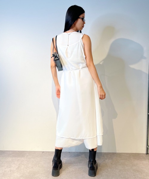 Solace(ソレイス)の「タンクギャザーワンピース(ワンピース・レディース・ホワイト/ブラック・FREE)」の5枚目の写真