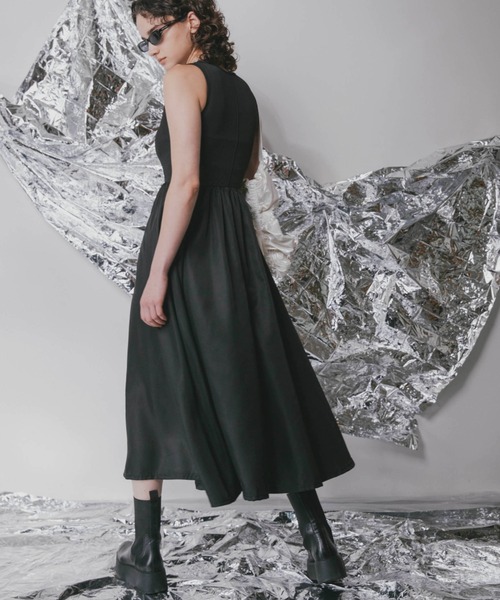 Solace(ソレイス)の「タンクギャザーワンピース(ワンピース・レディース・ホワイト/ブラック・FREE)」の15枚目の写真