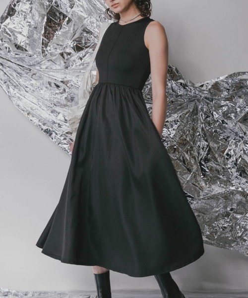 Solace(ソレイス)の「タンクギャザーワンピース(ワンピース・レディース・ホワイト/ブラック・FREE)」の13枚目の写真